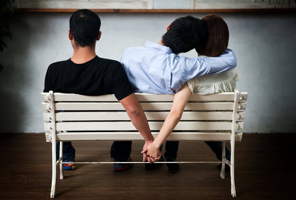 宁波侦探社-外遇调查取证： 男人出轨后女人应该怎么做？